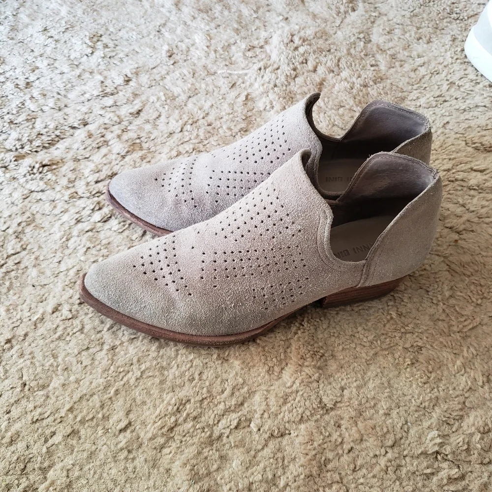 Gianni Bini Gray Ankle Booties